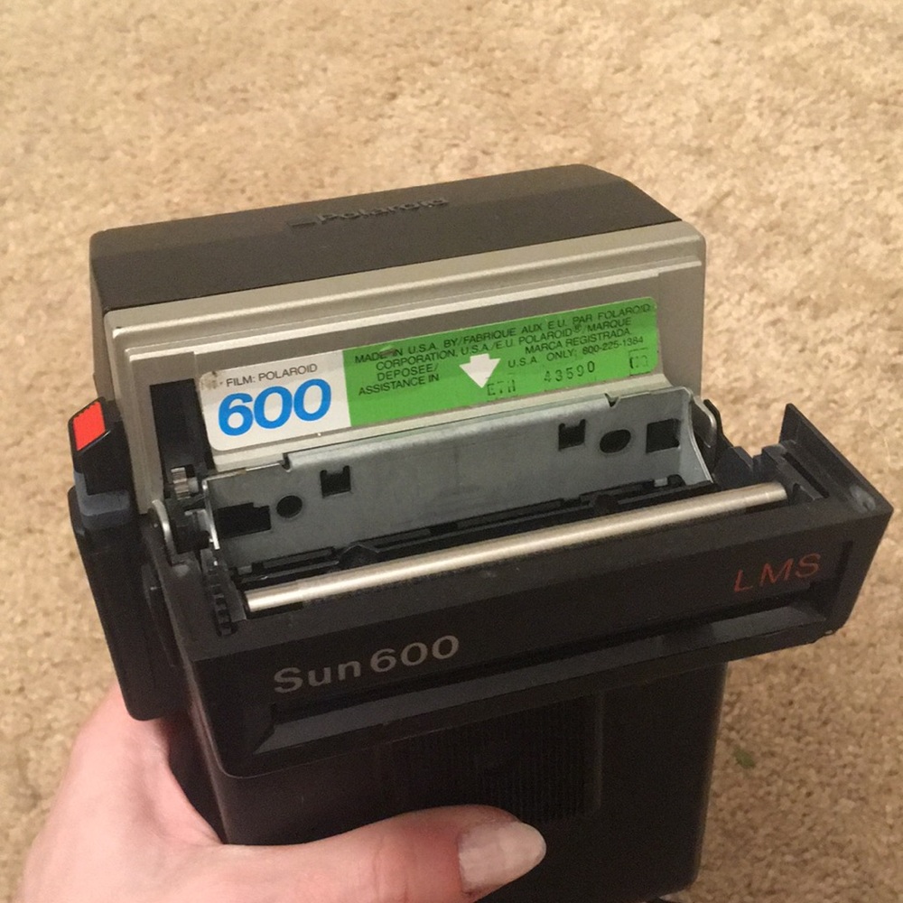 Polaroid Sun 600 Instant Film Camera - Picture 8 of 8